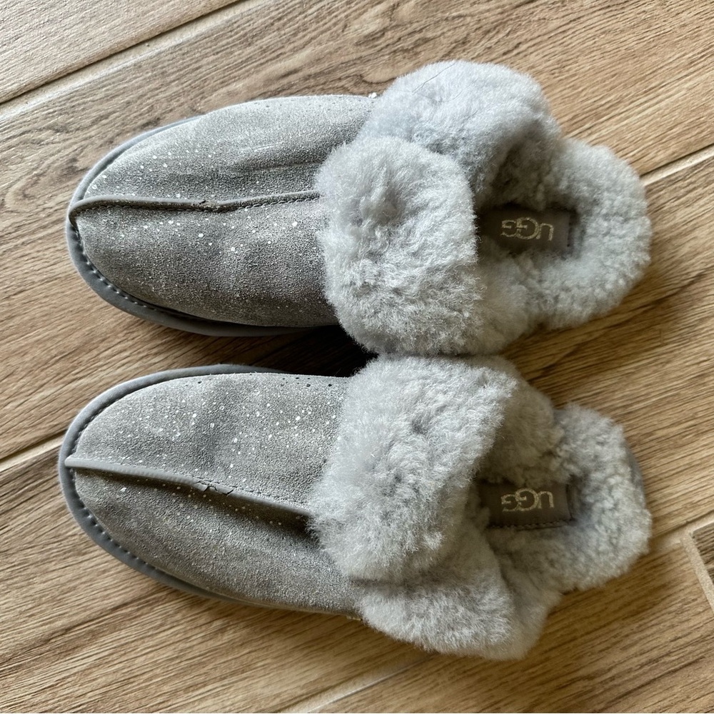 UGG Women’s Sparkly Glitter Scuffette Gray Fluffy Slippers Size 6 Slip On Shoes